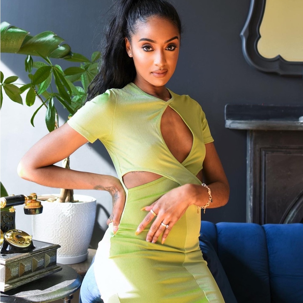Keyhole short sleeve dress / 2 tone green